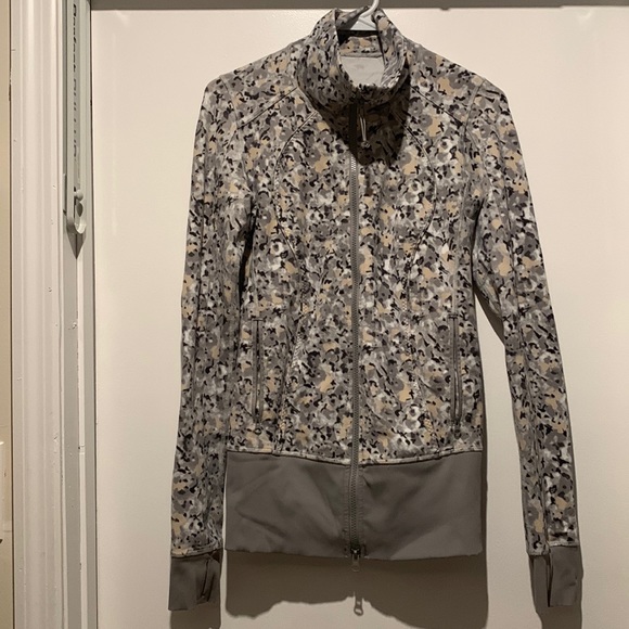 Lululemon sweater - Picture 1 of 12